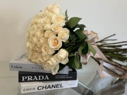 Elegant Nude Rose Arrangement with 25 soft-toned roses – a sophisticated bouquet for love, milestones, or grand gestures.